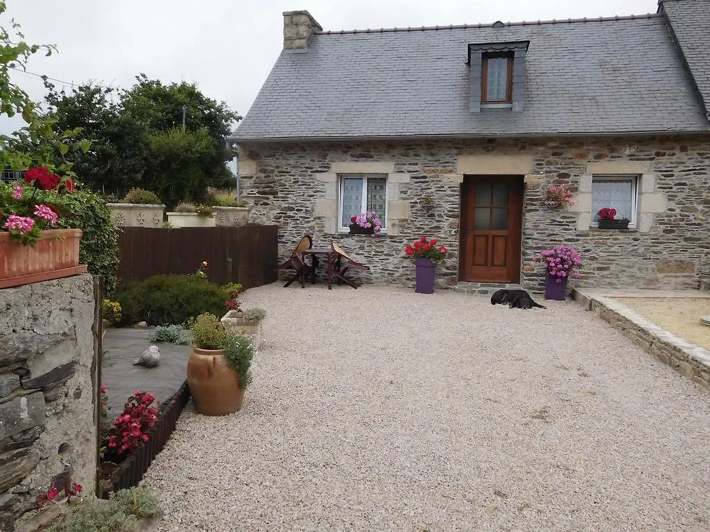 Les Gites De Kerroyal Holiday home Garlan