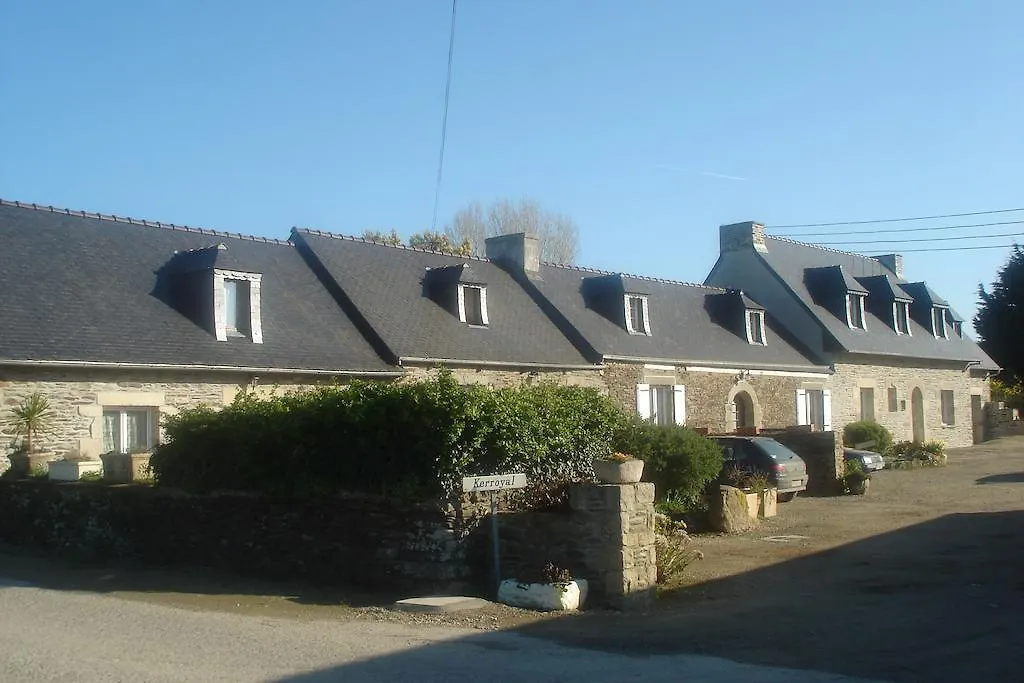Les Gites De Kerroyal Holiday home Garlan