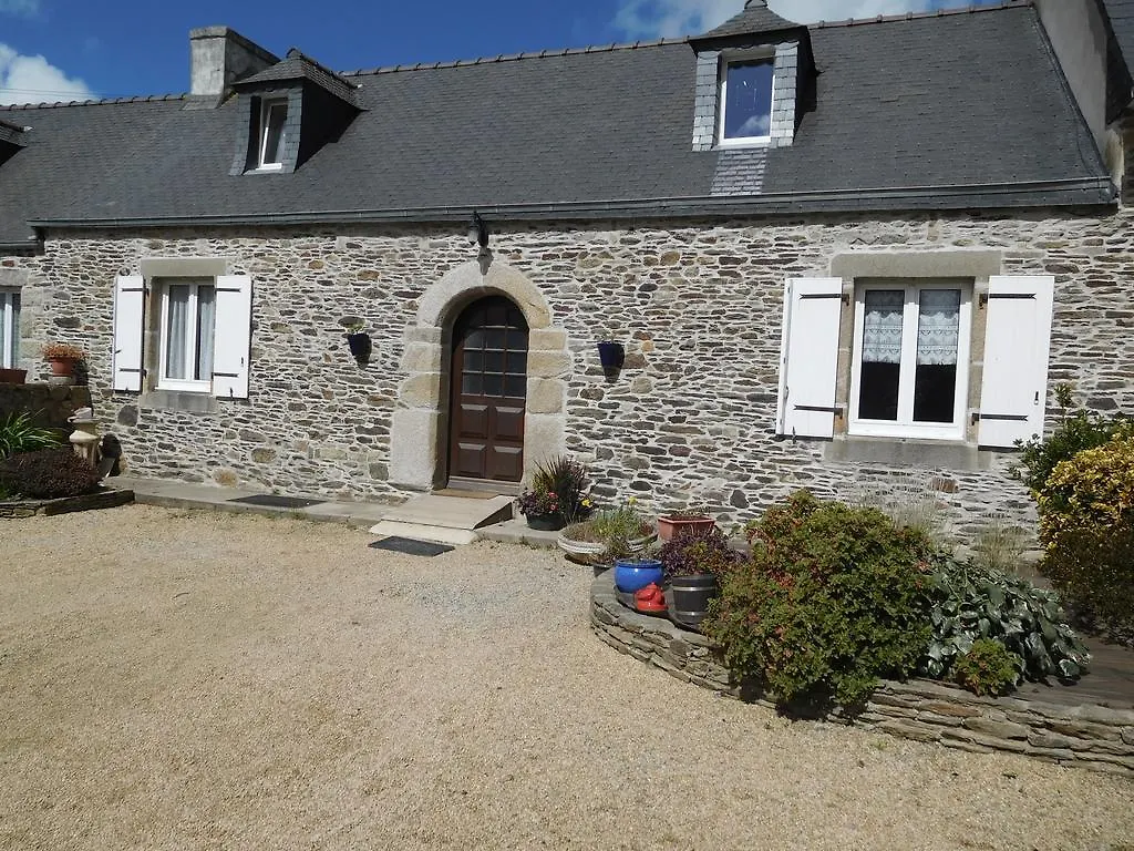 Les Gites De Kerroyal Holiday home Garlan