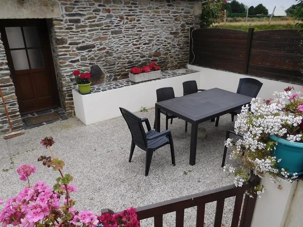 Les Gites De Kerroyal Holiday home Garlan France