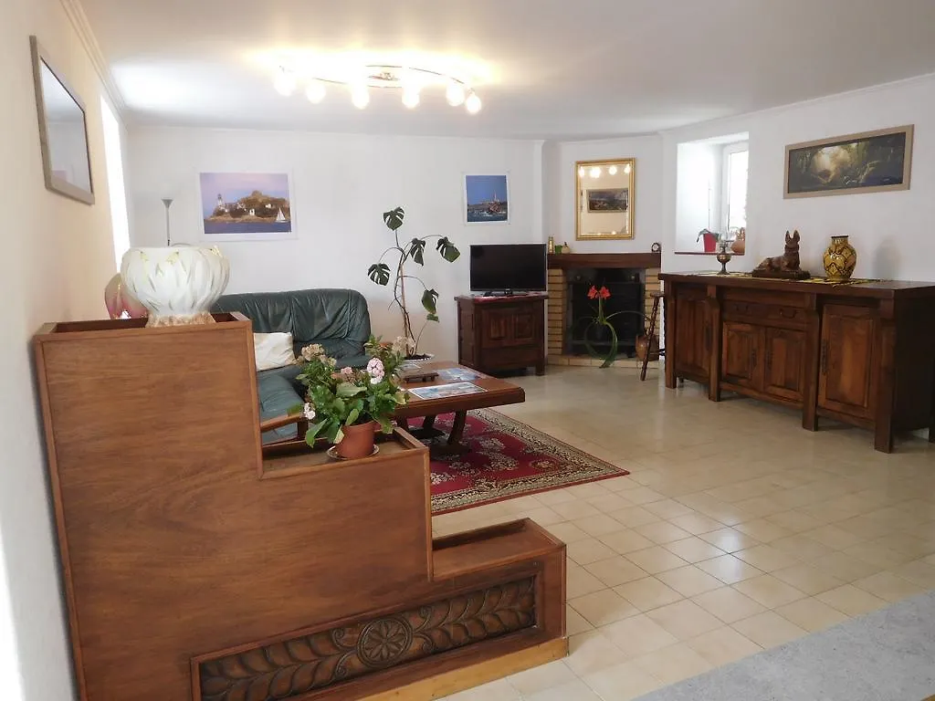 Les Gites De Kerroyal Holiday home Garlan