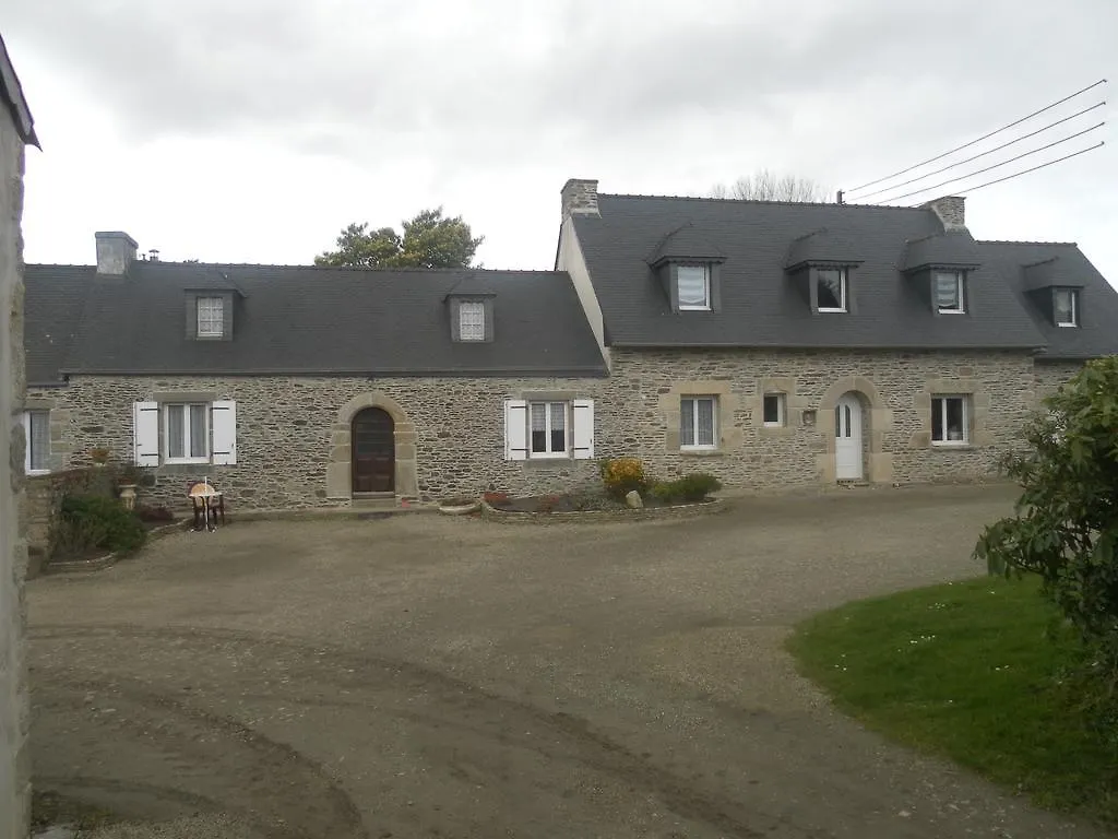 Les Gites De Kerroyal Holiday home Garlan