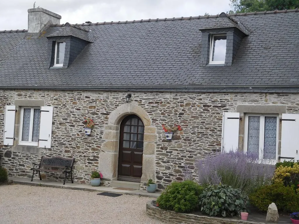 Les Gites De Kerroyal Holiday home Garlan 0*,  France